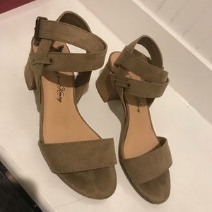 Penny loves knenny dressy sandals